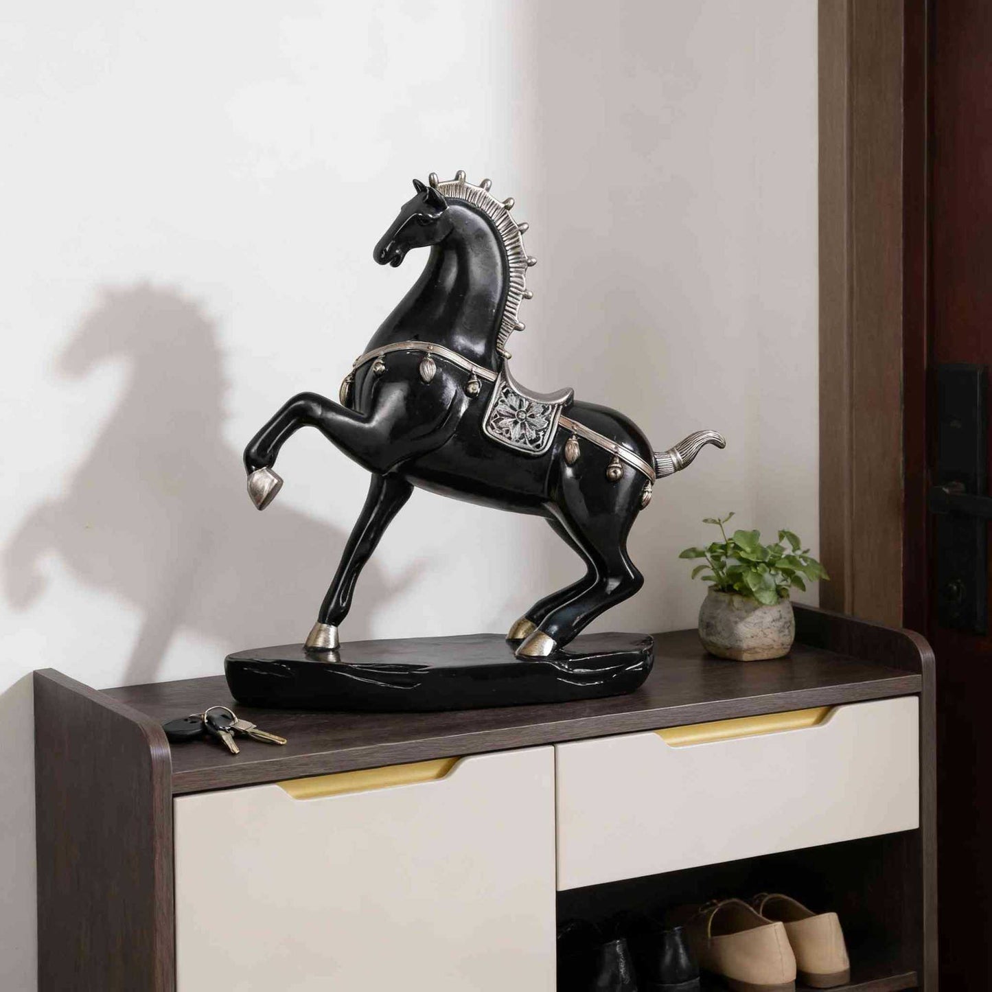 Imperial Black Horse of Success 32cm